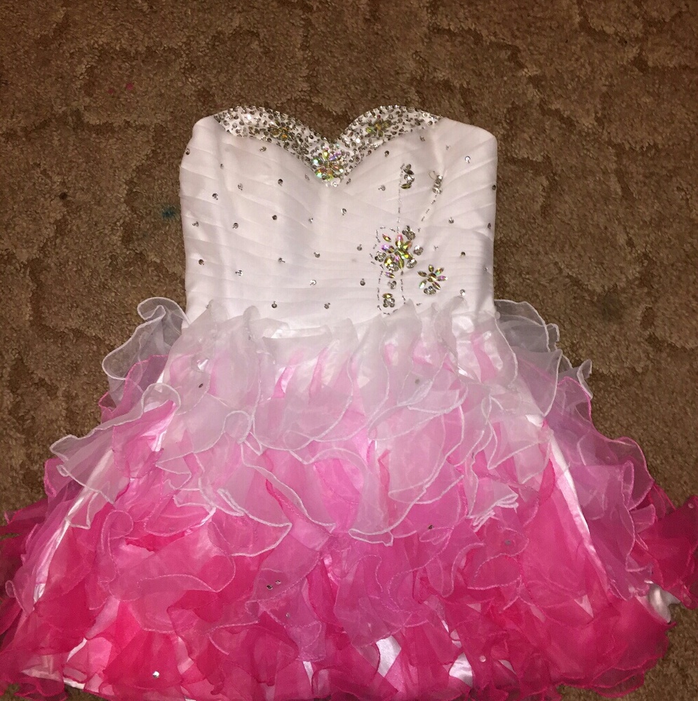 Homecoming / prom dress